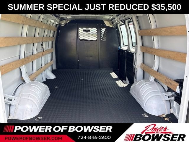 2025 Chevrolet Express Cargo WT