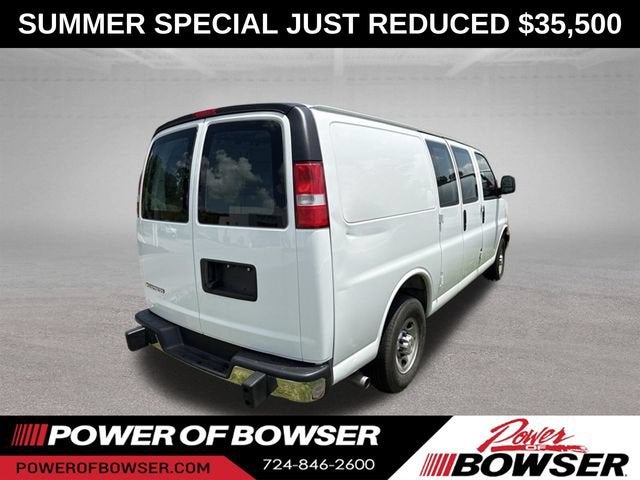 2025 Chevrolet Express Cargo WT